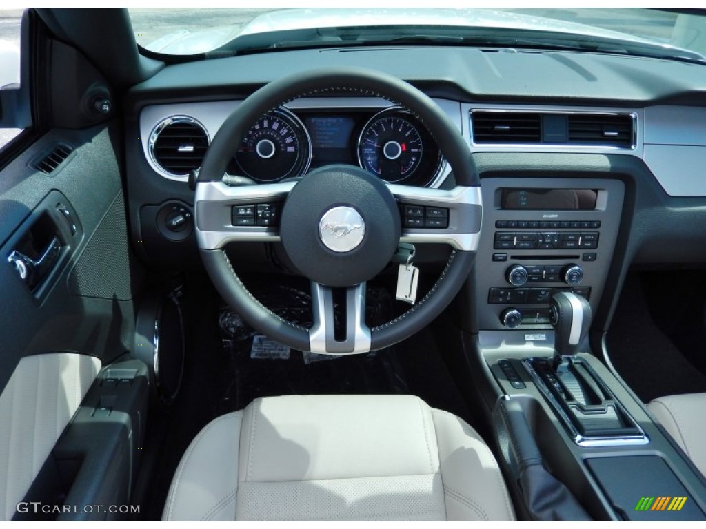 2014 Ford Mustang V6 Premium Convertible Medium Stone Dashboard Photo #85319399