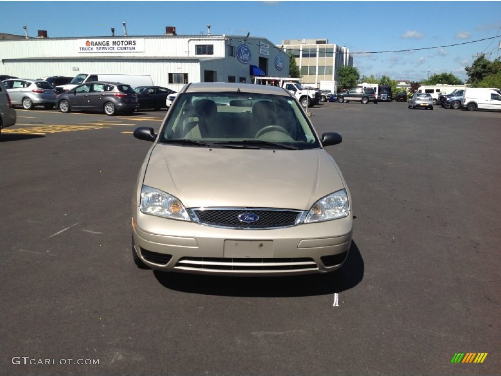 2006 Focus ZX4 S Sedan - Pueblo Gold Metallic / Dark Pebble/Light Pebble photo #2