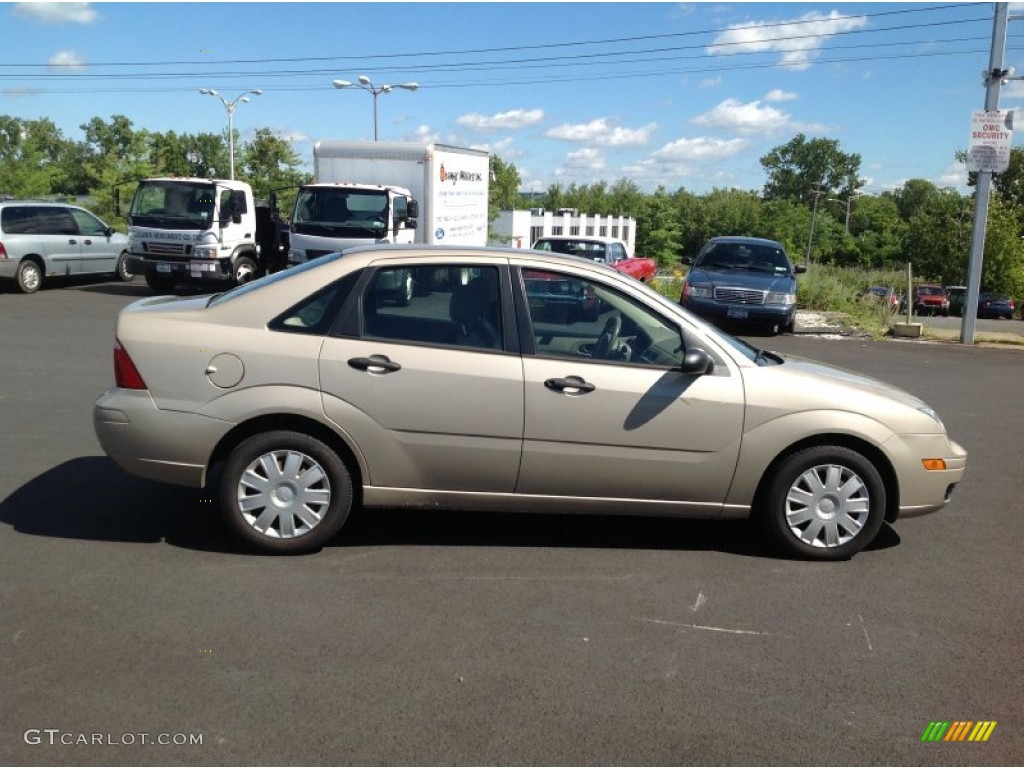 2006 Focus ZX4 S Sedan - Pueblo Gold Metallic / Dark Pebble/Light Pebble photo #8