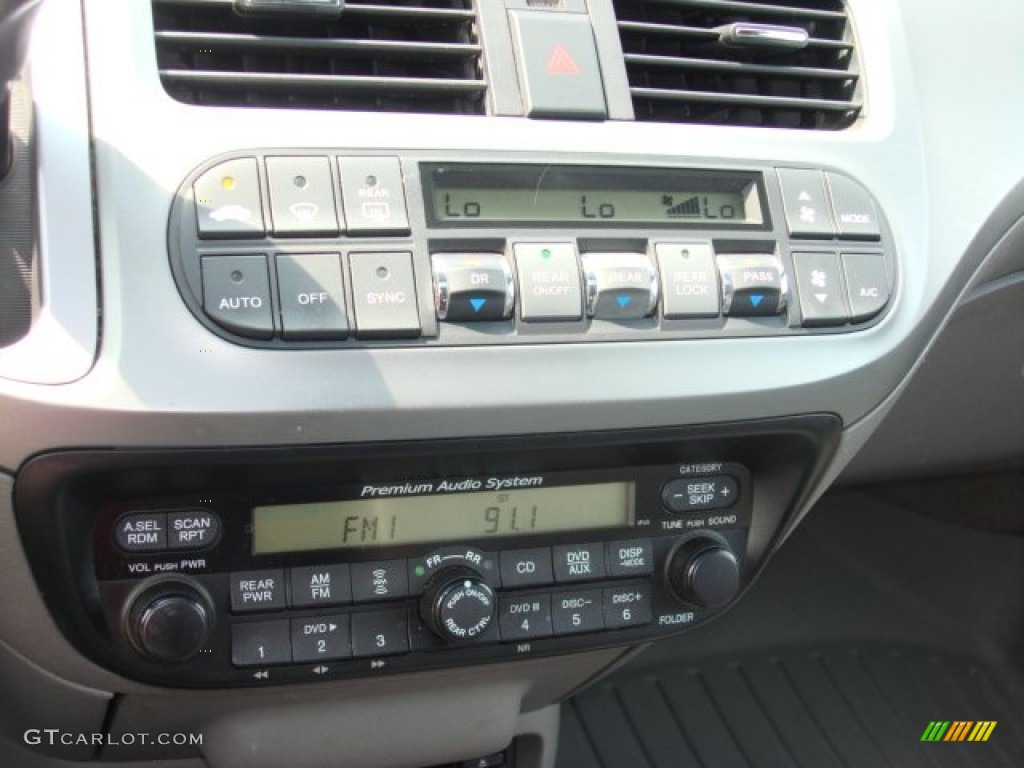 2009 Honda Odyssey Touring Controls Photo #85321592