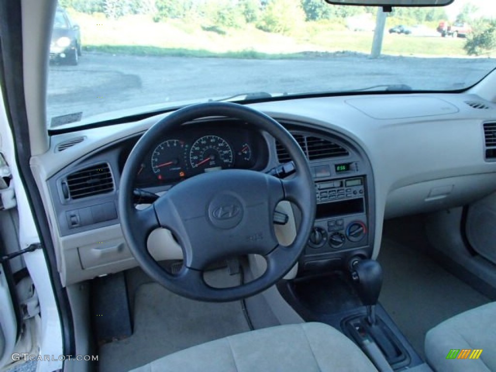2003 Hyundai Elantra GLS Sedan Gray Dashboard Photo #85324991