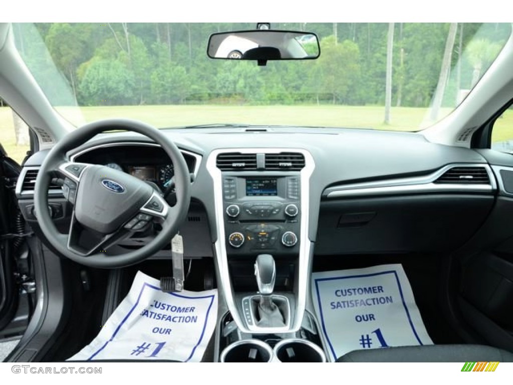 2014 Ford Fusion SE Charcoal Black Dashboard Photo #85332991