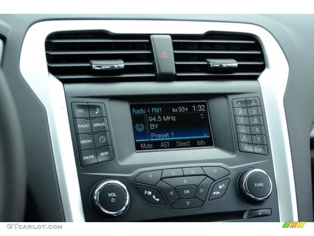 2014 Ford Fusion SE Controls Photo #85333232