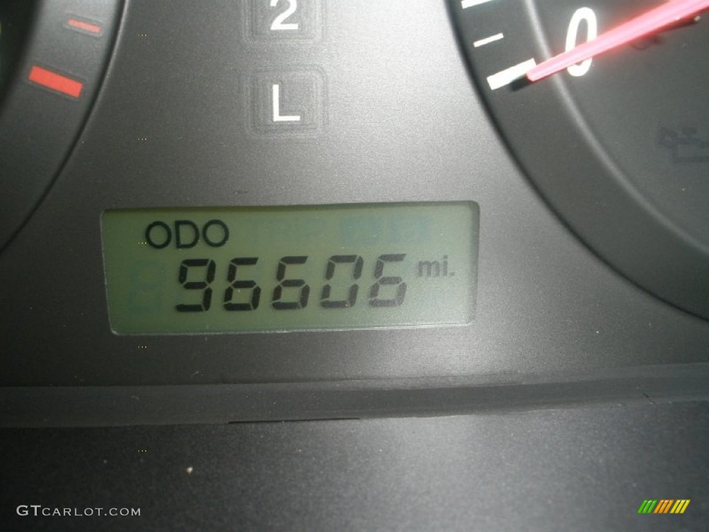 2005 Elantra GLS Sedan - Electric Red Metallic / Gray photo #19