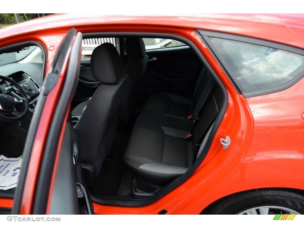 2014 Focus SE Hatchback - Race Red / Charcoal Black photo #12