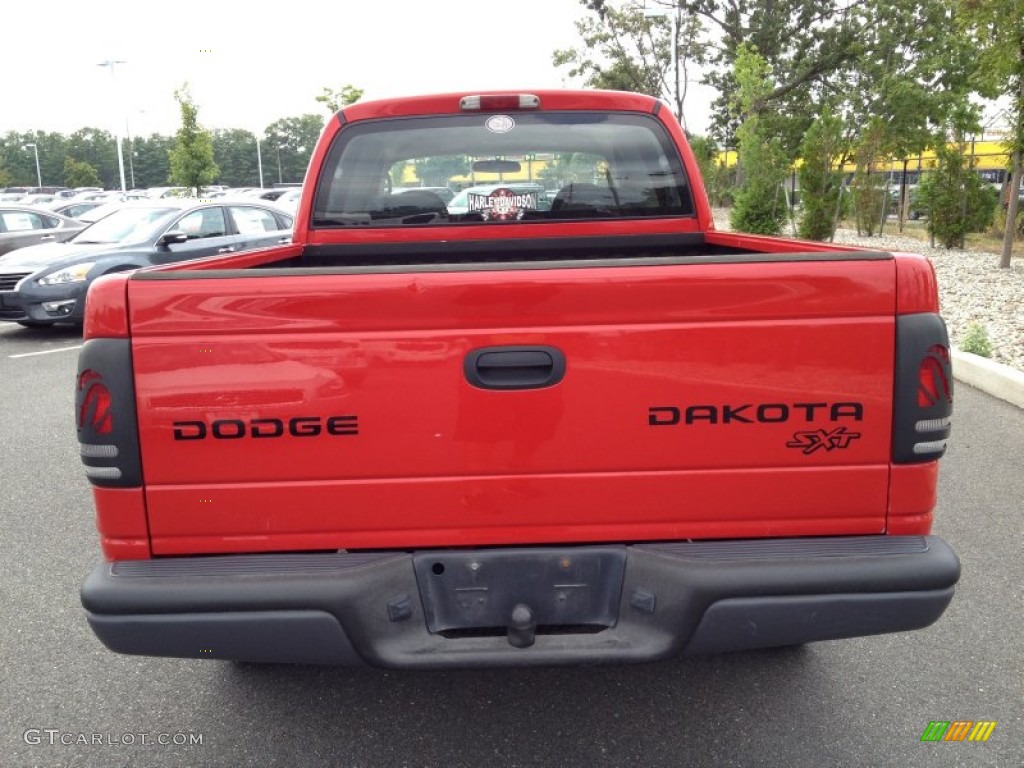 2004 Dakota SXT Quad Cab 4x4 - Flame Red / Dark Slate Gray photo #6