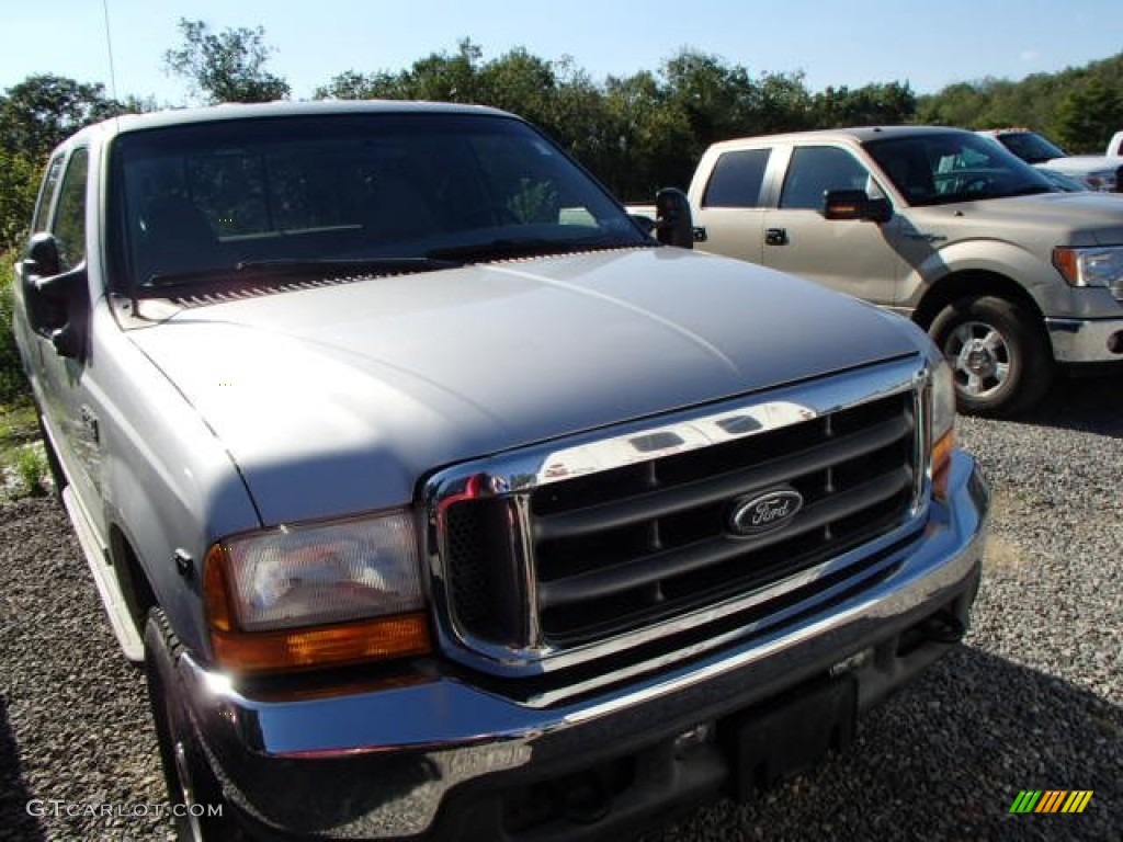 2001 F250 Super Duty XLT Super Crew 4x4 - Silver Metallic / Medium Graphite photo #1