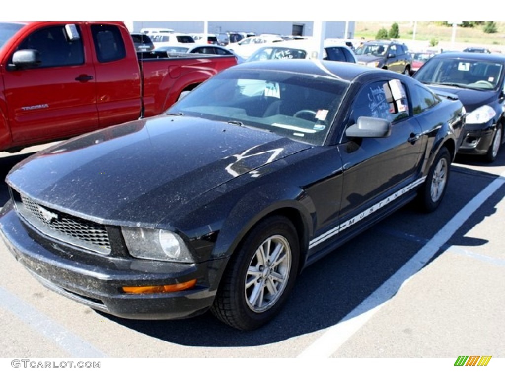 2007 Mustang V6 Deluxe Coupe - Black / Dark Charcoal photo #4