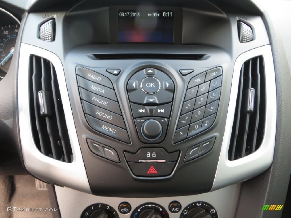 2014 Ford Focus SE Hatchback Controls Photo #85348874