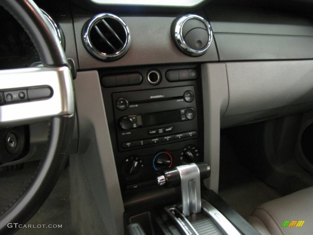 2007 Mustang V6 Deluxe Coupe - Black / Light Graphite photo #19