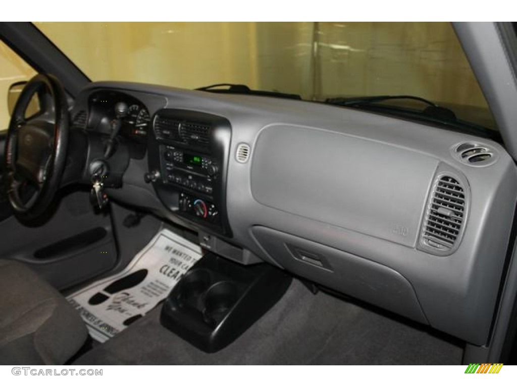 2001 Ranger XLT SuperCab - Black Clearcoat / Dark Graphite photo #24