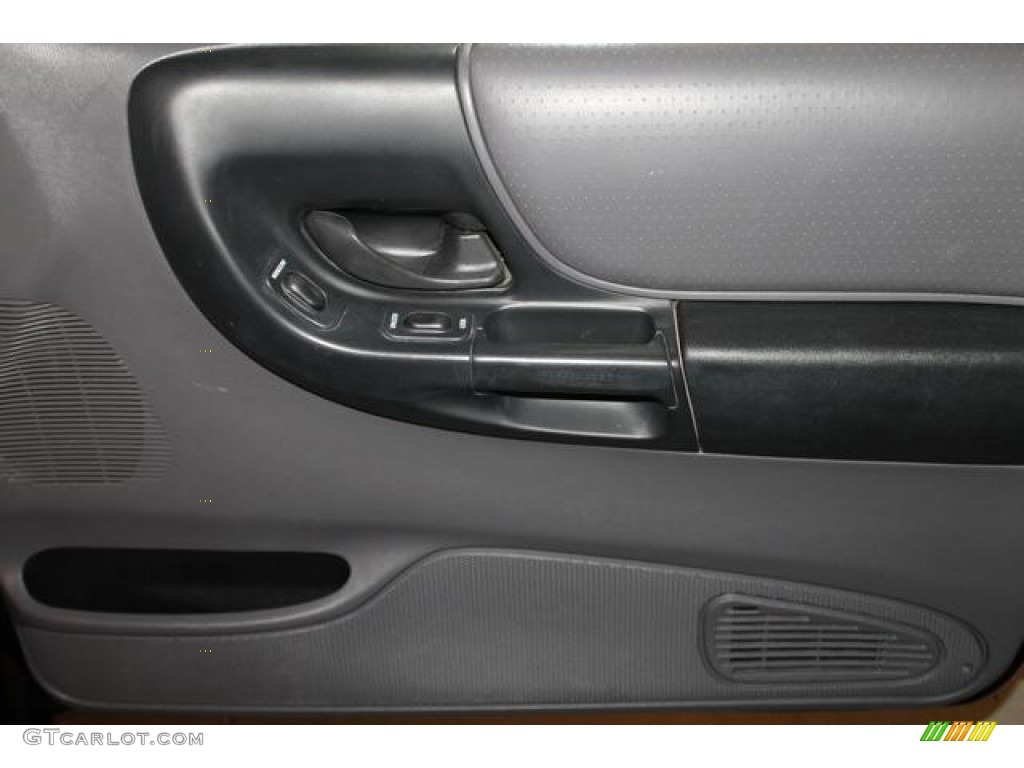 2001 Ranger XLT SuperCab - Black Clearcoat / Dark Graphite photo #27