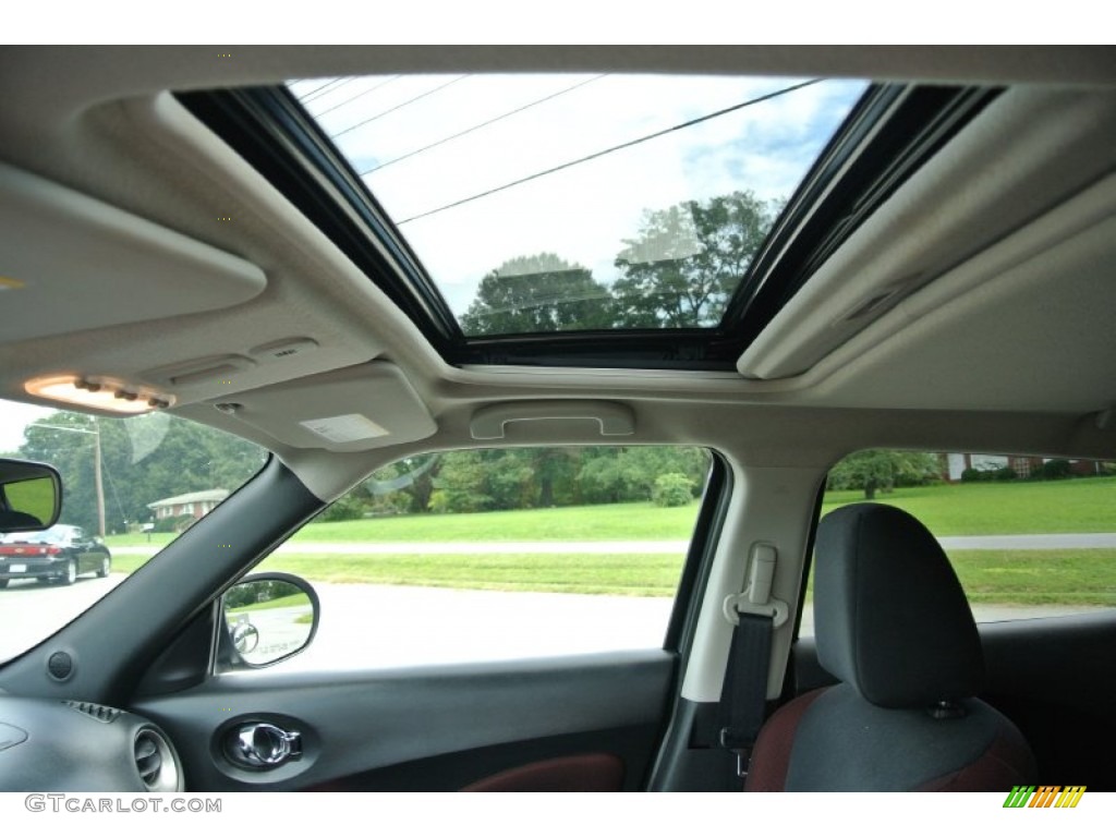 2011 Nissan Juke SV AWD Sunroof Photos