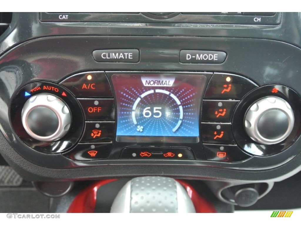 2011 Nissan Juke SV AWD Controls Photo #85352306
