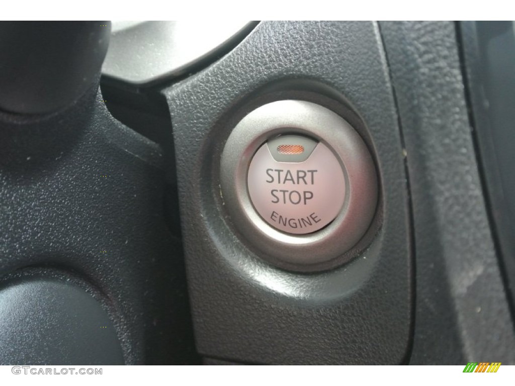 2011 Nissan Juke SV AWD Controls Photo #85352327