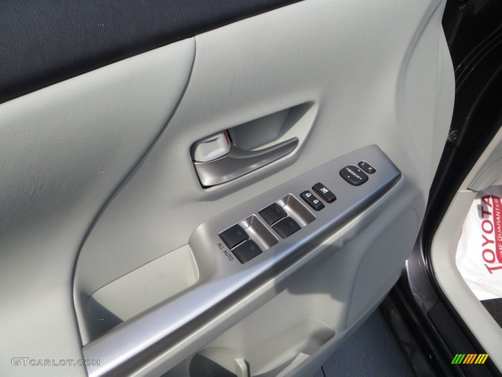 2013 Prius v Five Hybrid - Magnetic Gray Metallic / Misty Gray photo #22