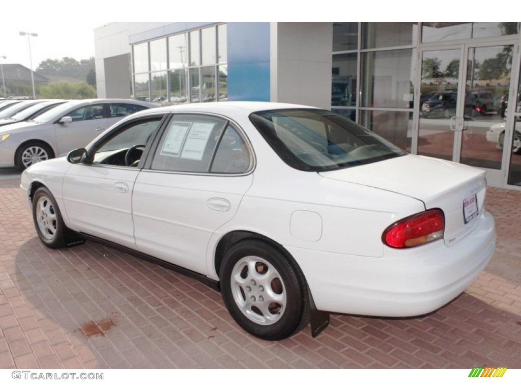 1998 Intrigue  - Bright White / Gray photo #2