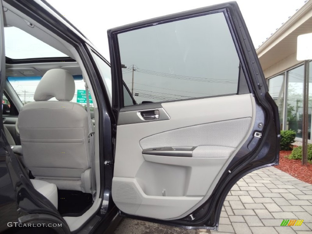 2013 Forester 2.5 X Premium - Dark Gray Metallic / Platinum photo #24