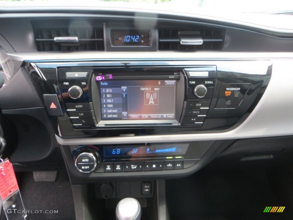 2014 Toyota Corolla LE Controls Photo #85362487