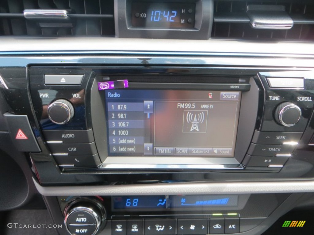 2014 Toyota Corolla LE Controls Photo #85362514