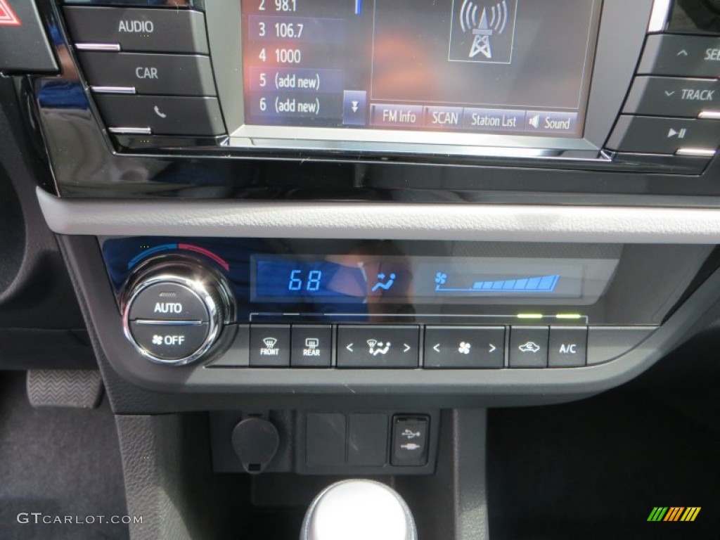 2014 Toyota Corolla LE Controls Photo #85362538