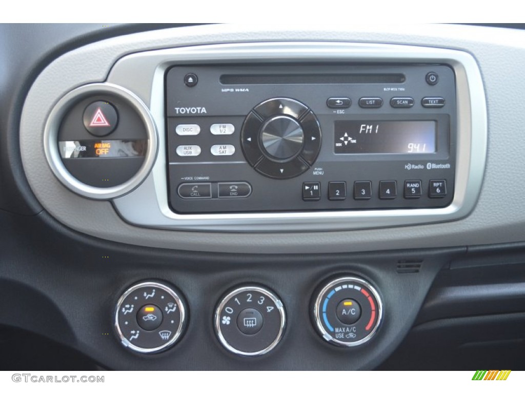 2014 Toyota Yaris L 3 Door Controls Photo #85363849