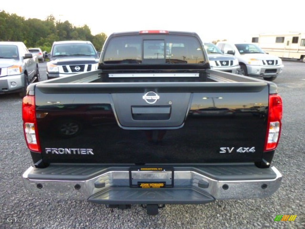 2013 Frontier SV V6 King Cab 4x4 - Super Black / Graphite Steel photo #6