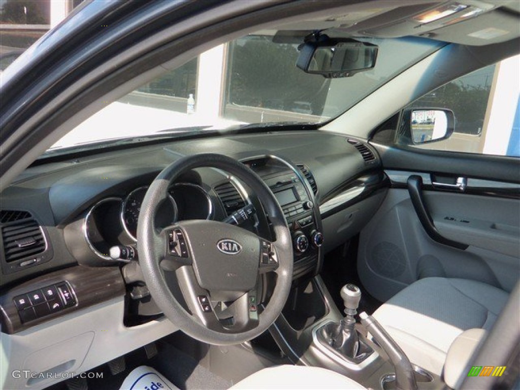 Gray Interior 2011 Kia Sorento LX Photo #85372042