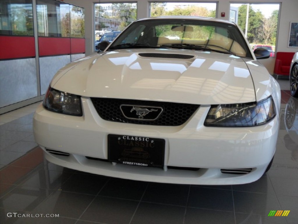 2002 Mustang V6 Coupe - Oxford White / Medium Parchment photo #4