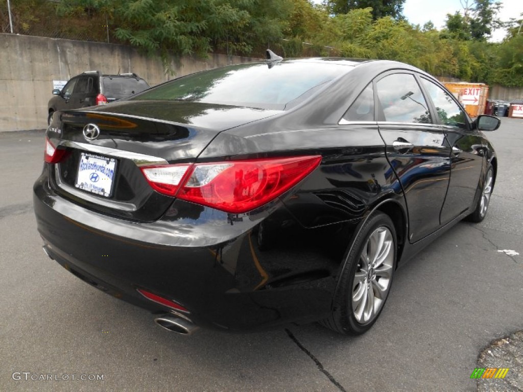 2011 Sonata SE - Black Plum Pearl / Gray photo #4