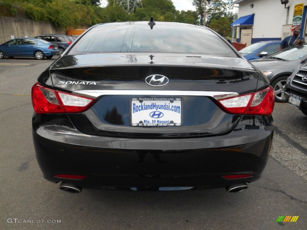 2011 Sonata SE - Black Plum Pearl / Gray photo #5