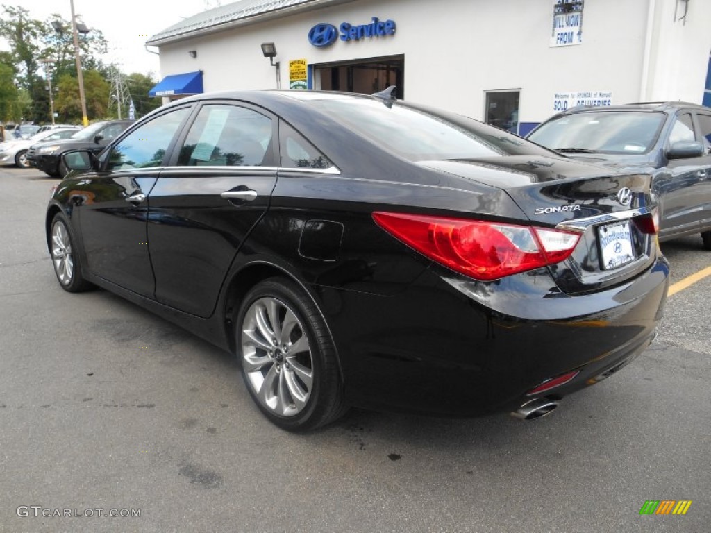 2011 Sonata SE - Black Plum Pearl / Gray photo #6
