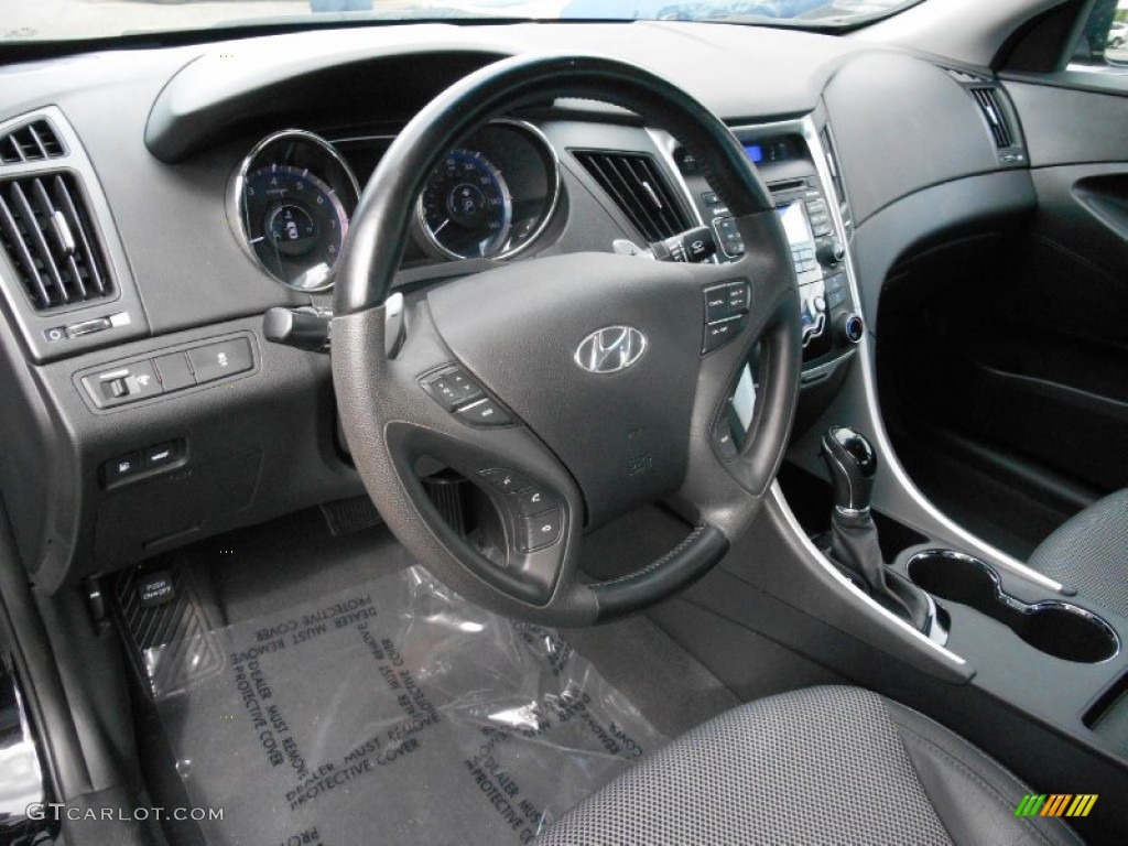 2011 Sonata SE - Black Plum Pearl / Gray photo #9