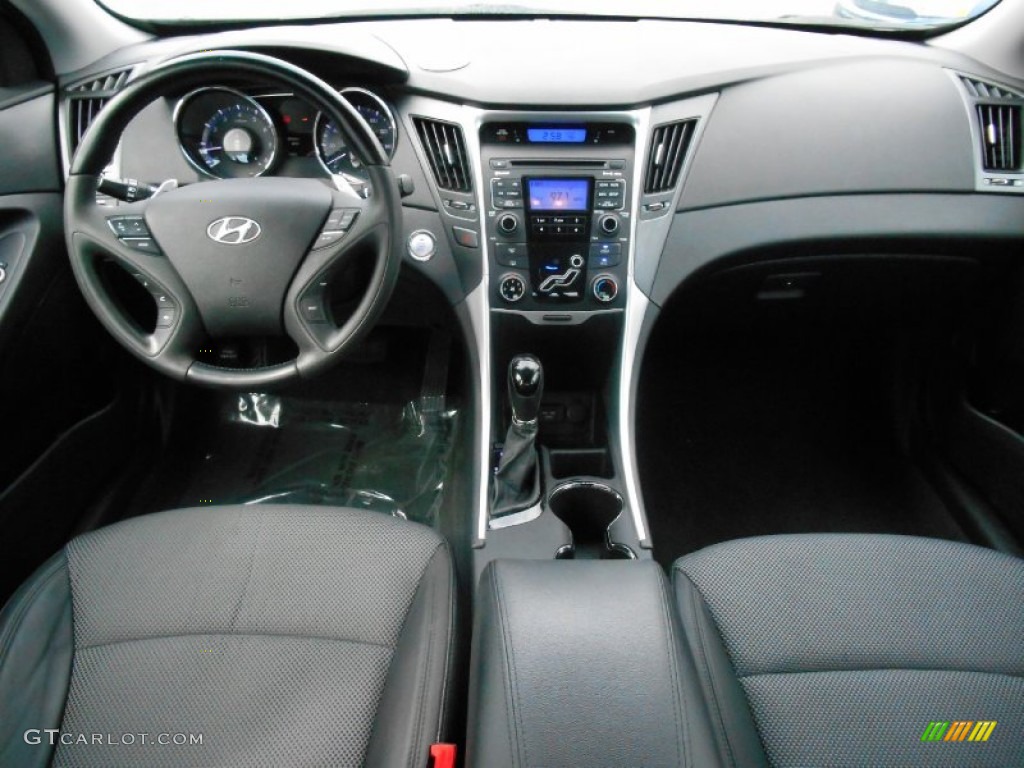 2011 Sonata SE - Black Plum Pearl / Gray photo #11