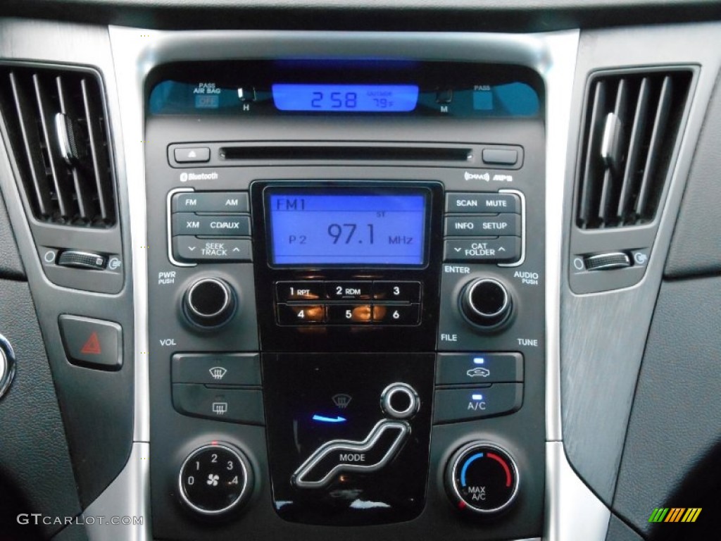 2011 Sonata SE - Black Plum Pearl / Gray photo #16