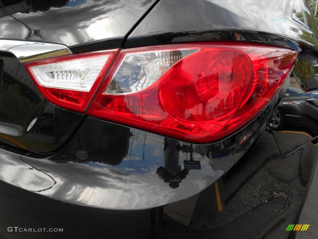 2011 Sonata SE - Black Plum Pearl / Gray photo #21