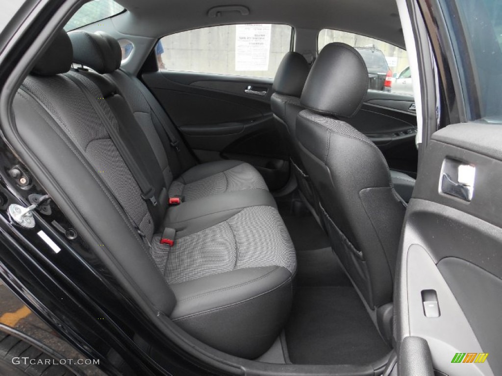 2011 Sonata SE - Black Plum Pearl / Gray photo #22