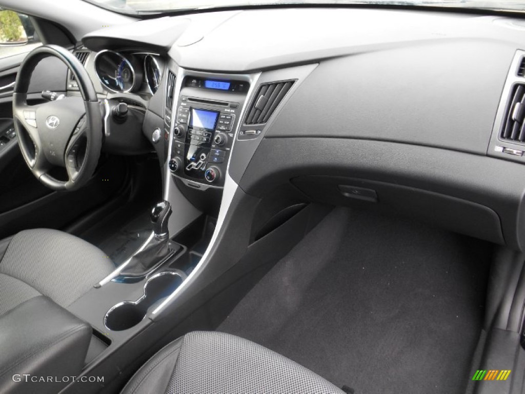 2011 Sonata SE - Black Plum Pearl / Gray photo #24