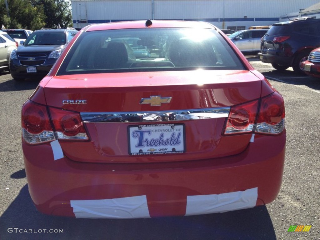 2014 Cruze LS - Red Hot / Jet Black/Medium Titanium photo #5