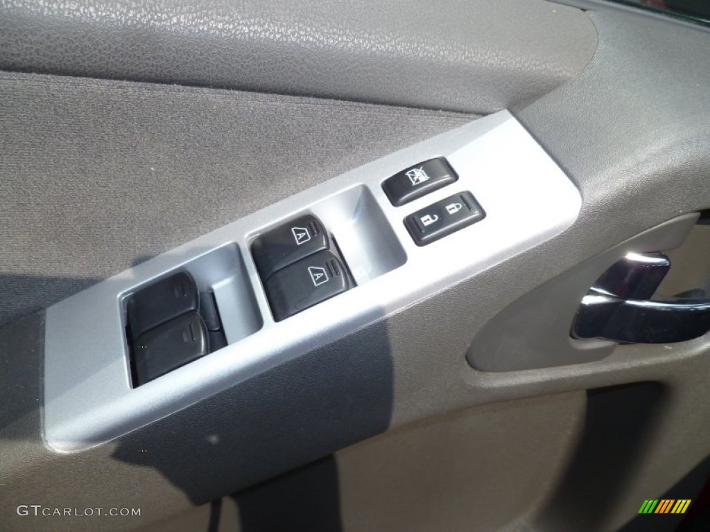 2011 Pathfinder SV 4x4 - Red Brick / Graphite photo #13