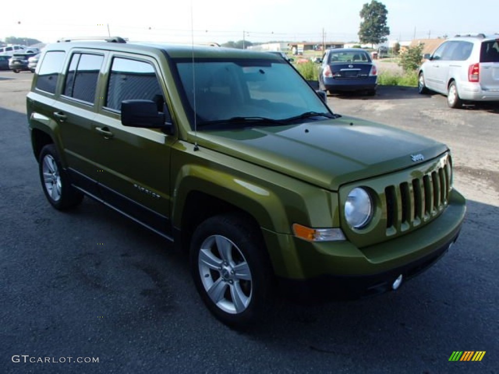 2012 Patriot Latitude 4x4 - Rescue Green Metallic / Dark Slate Gray photo #4