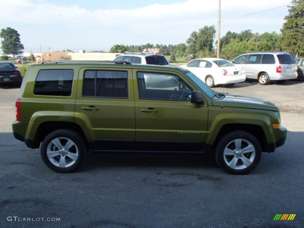 2012 Patriot Latitude 4x4 - Rescue Green Metallic / Dark Slate Gray photo #5