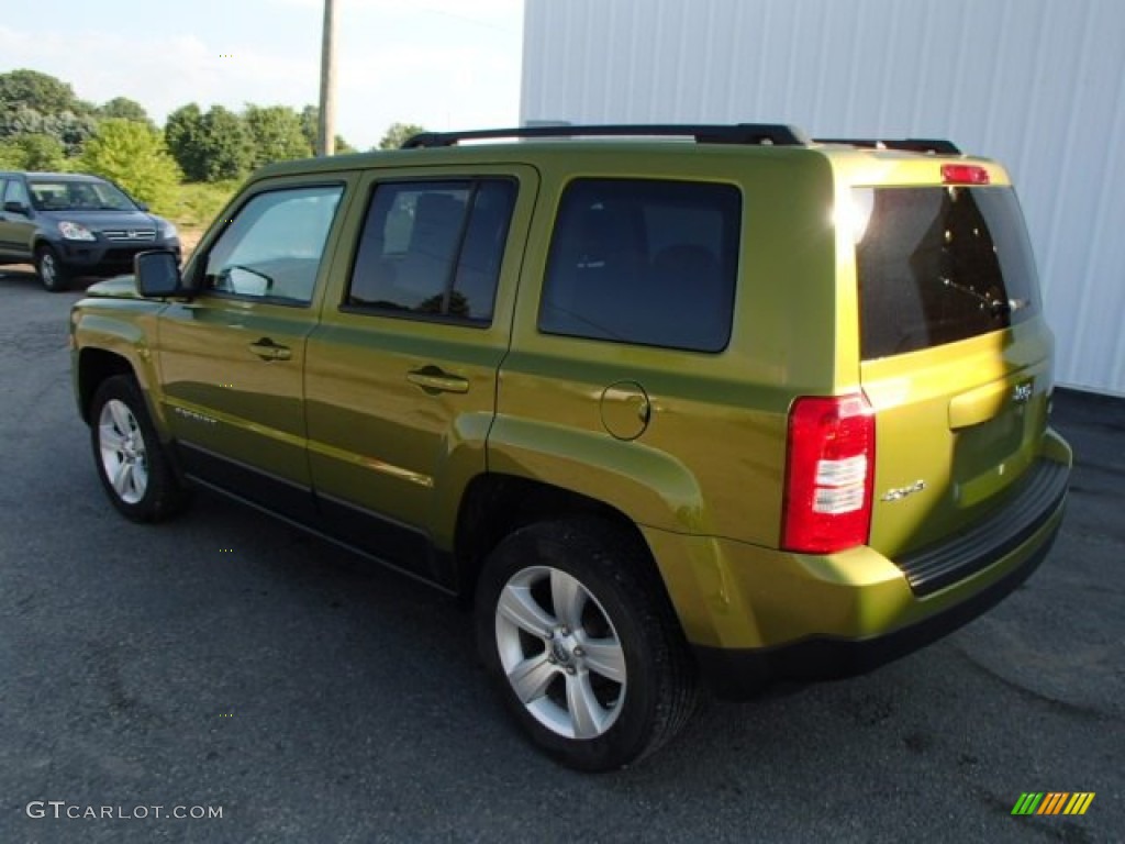 2012 Patriot Latitude 4x4 - Rescue Green Metallic / Dark Slate Gray photo #8