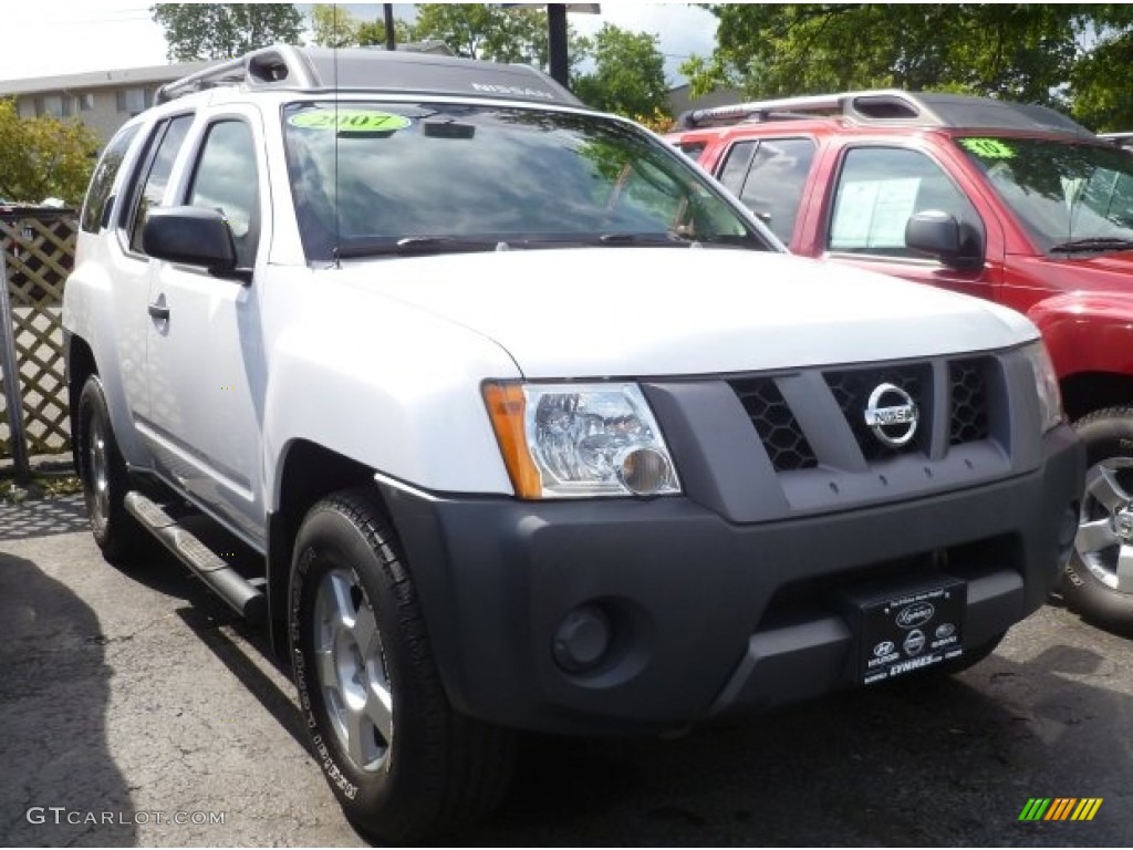 Avalanche White Nissan Xterra