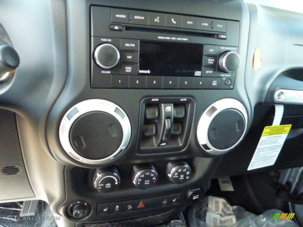 2014 Jeep Wrangler Unlimited Sahara 4x4 Controls Photo #85378999