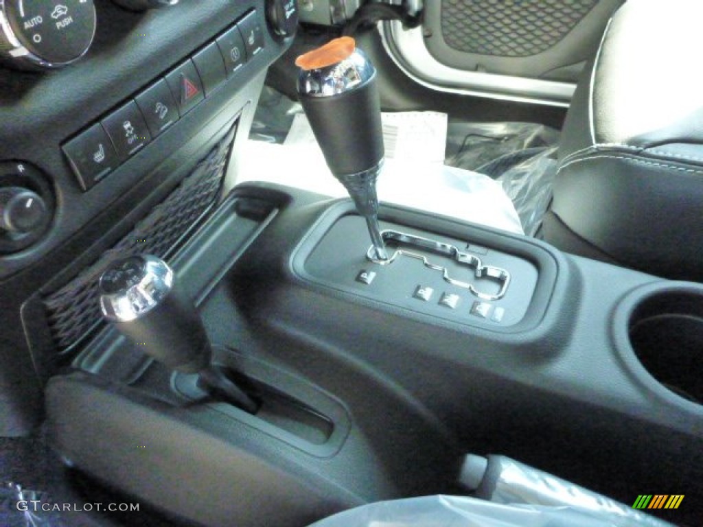 2014 Jeep Wrangler Unlimited Sahara 4x4 5 Speed Automatic Transmission Photo #85379413