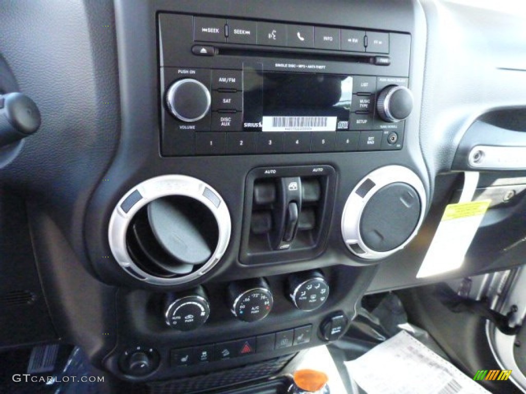 2014 Jeep Wrangler Unlimited Sahara 4x4 Controls Photo #85379452