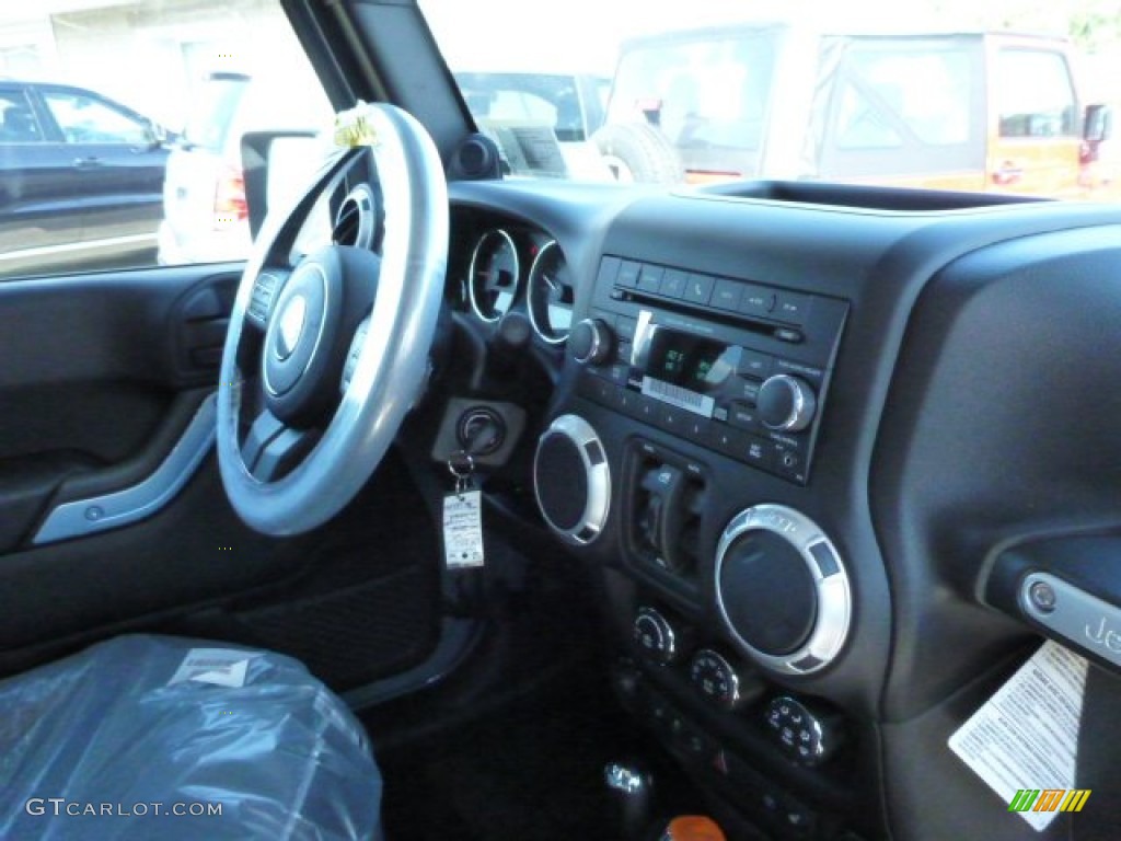 2014 Wrangler Unlimited Sahara 4x4 - Anvil / Black photo #7