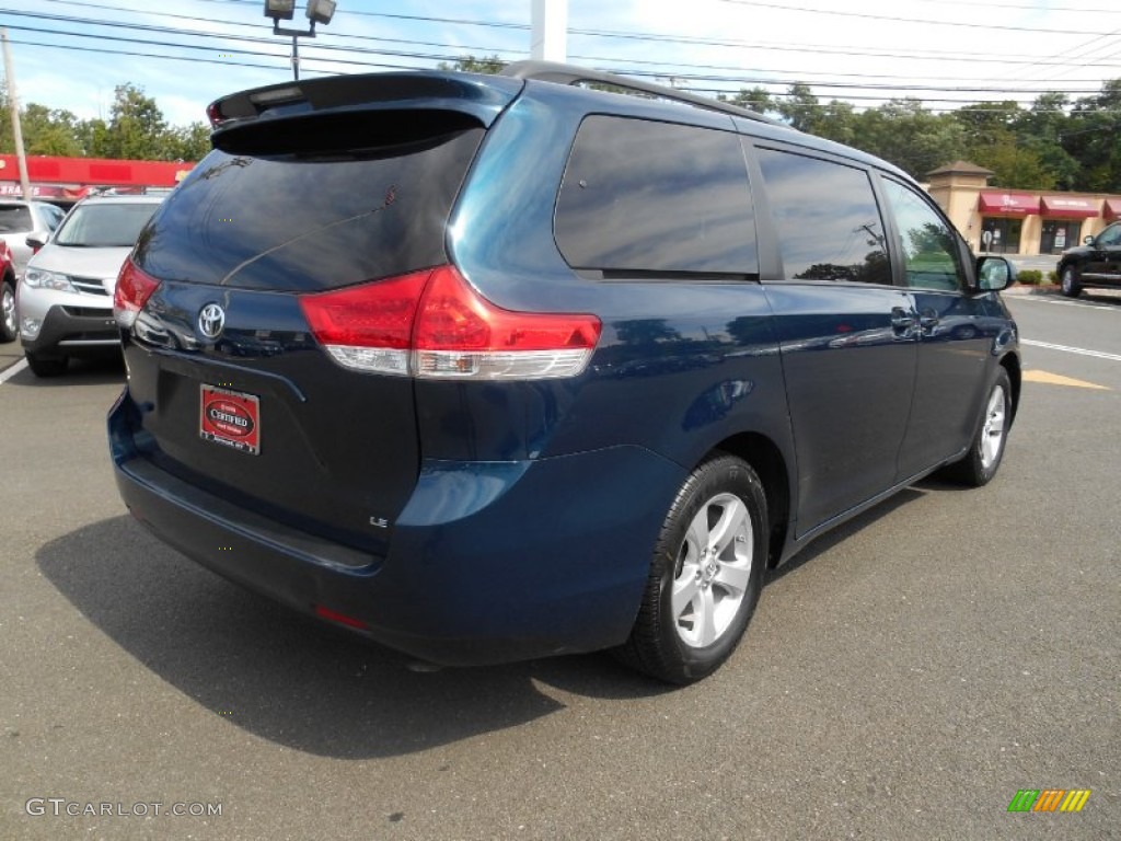 2011 Sienna LE - South Pacific Blue Pearl / Light Gray photo #4