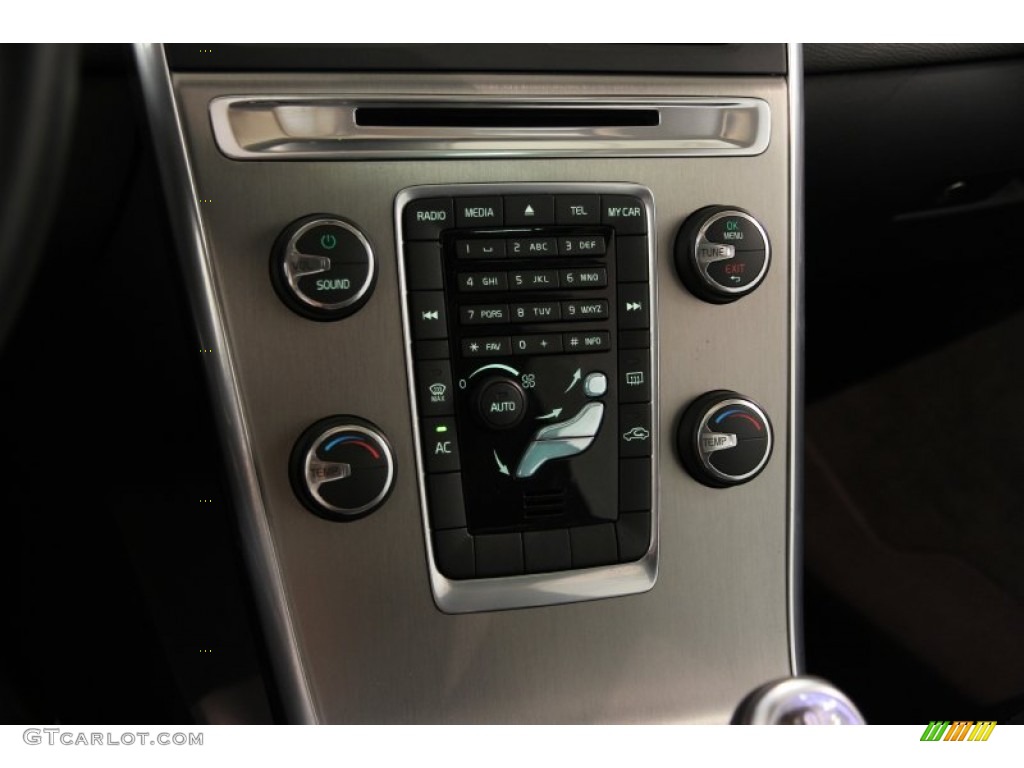 2013 Volvo XC60 3.2 AWD Controls Photo #85380760